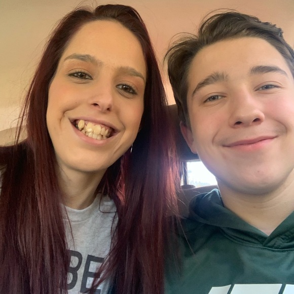 Meet your Posher, Kayla - Picture 4 of 10